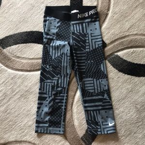 Nike pro crop pants